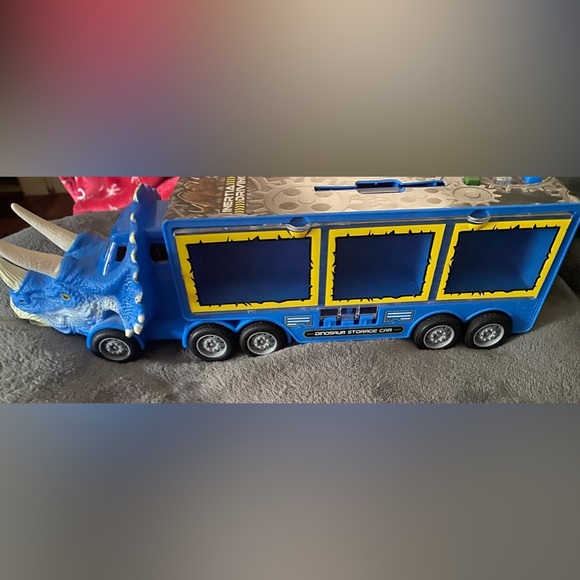 Dinosaur Storage Car - Picture 1 of 3